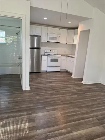 $900 | 1189 North Tamiami Trail, Unit L, North Fort Myers, FL 33903