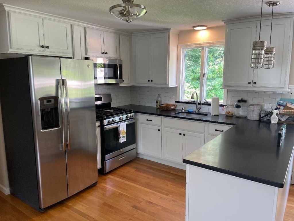 84 Forest Road Agawam, MA 01001 - Photo 12 of 39 Gallery Image 12
