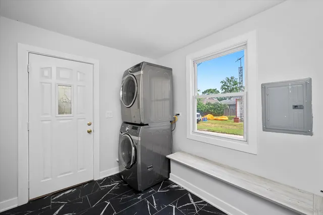 $258,000 | 309 Southeast Circle Drive, Joliet, IL 60433