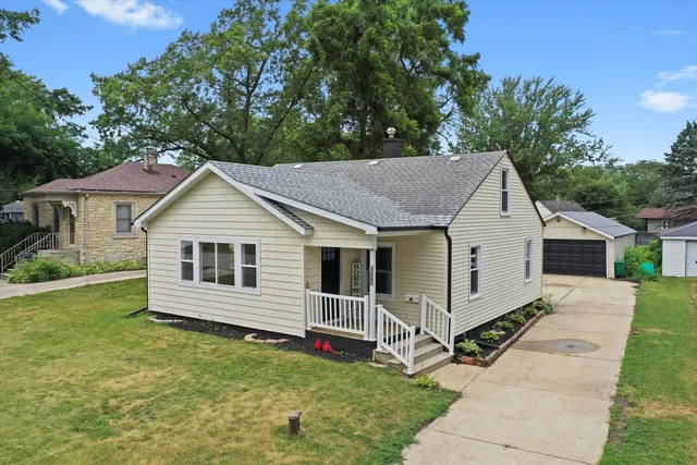 $258,000 | 309 Southeast Circle Drive, Joliet, IL 60433
