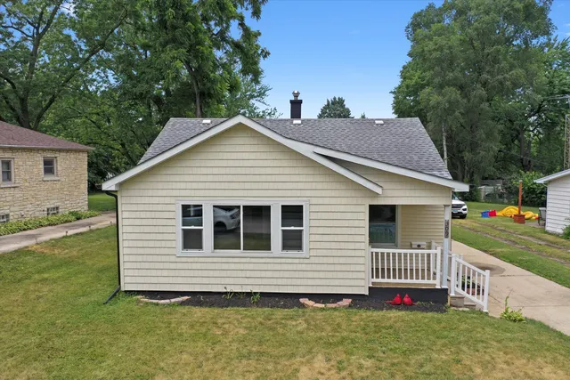 $258,000 | 309 Southeast Circle Drive, Joliet, IL 60433