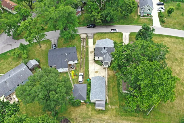 $258,000 | 309 Southeast Circle Drive, Joliet, IL 60433