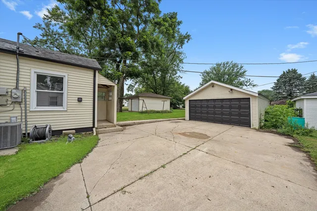 $258,000 | 309 Southeast Circle Drive, Joliet, IL 60433