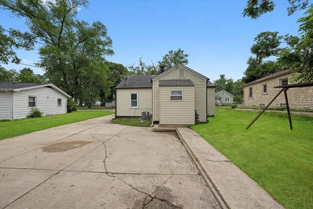 $258,000 | 309 Southeast Circle Drive, Joliet, IL 60433