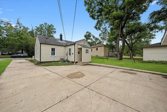 $258,000 | 309 Southeast Circle Drive, Joliet, IL 60433