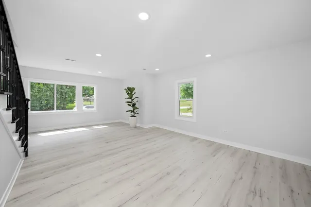 $258,000 | 309 Southeast Circle Drive, Joliet, IL 60433