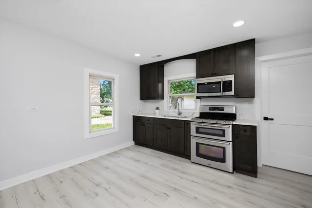 $258,000 | 309 Southeast Circle Drive, Joliet, IL 60433