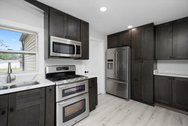 $258,000 | 309 Southeast Circle Drive, Joliet, IL 60433