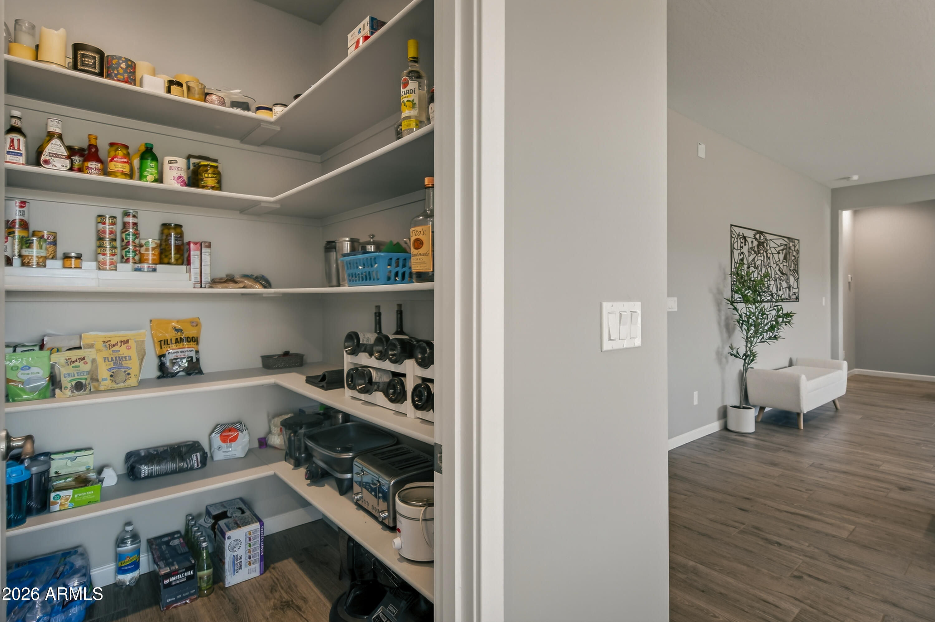 495 Cleopatra Hill Road Clarkdale, AZ 86324 - Photo 13 of 33 a view of kitchen and with wooden floor
