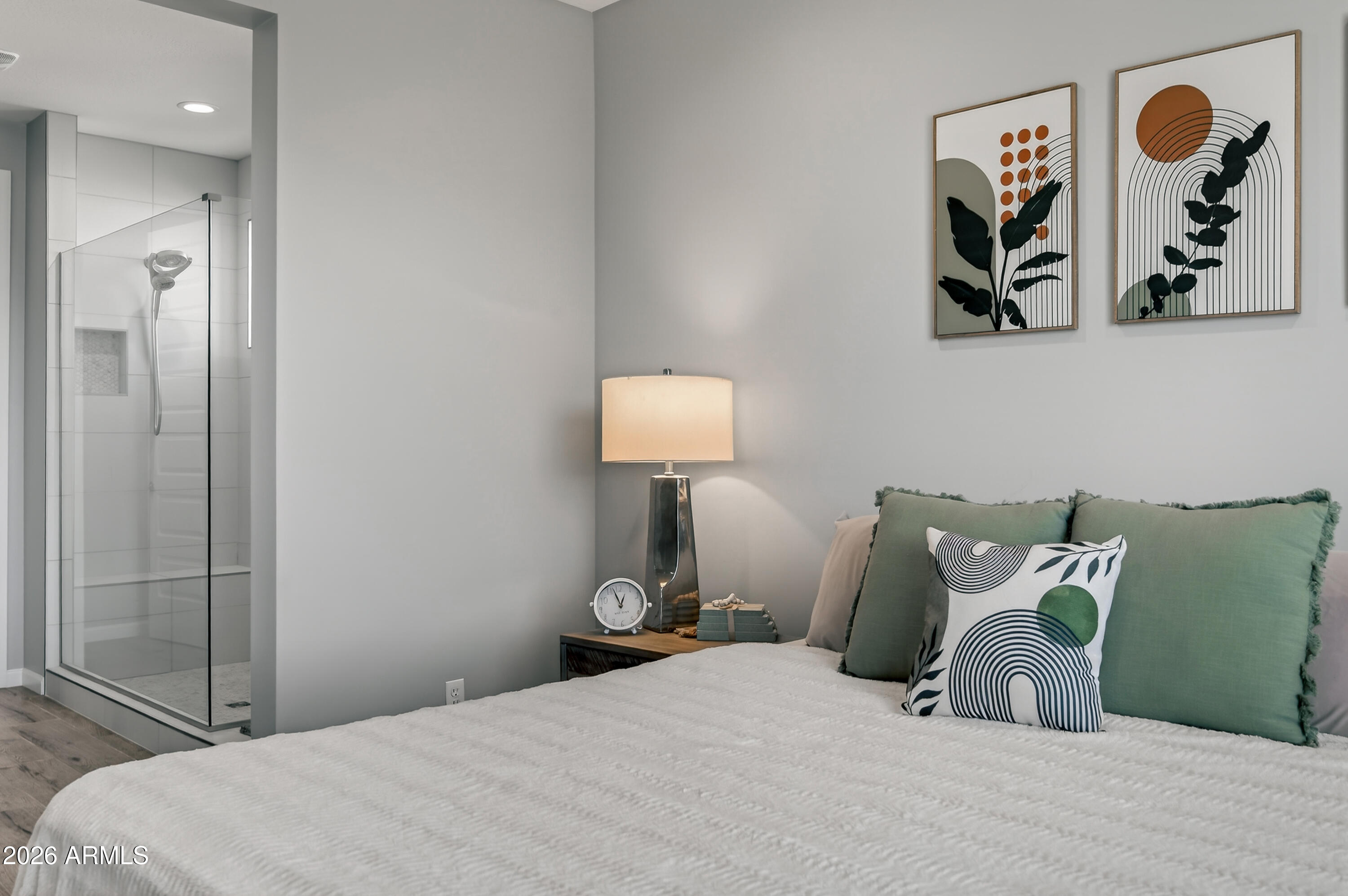 495 Cleopatra Hill Road Clarkdale, AZ 86324 - Photo 16 of 33 a bedroom with a bed and painting on the wall