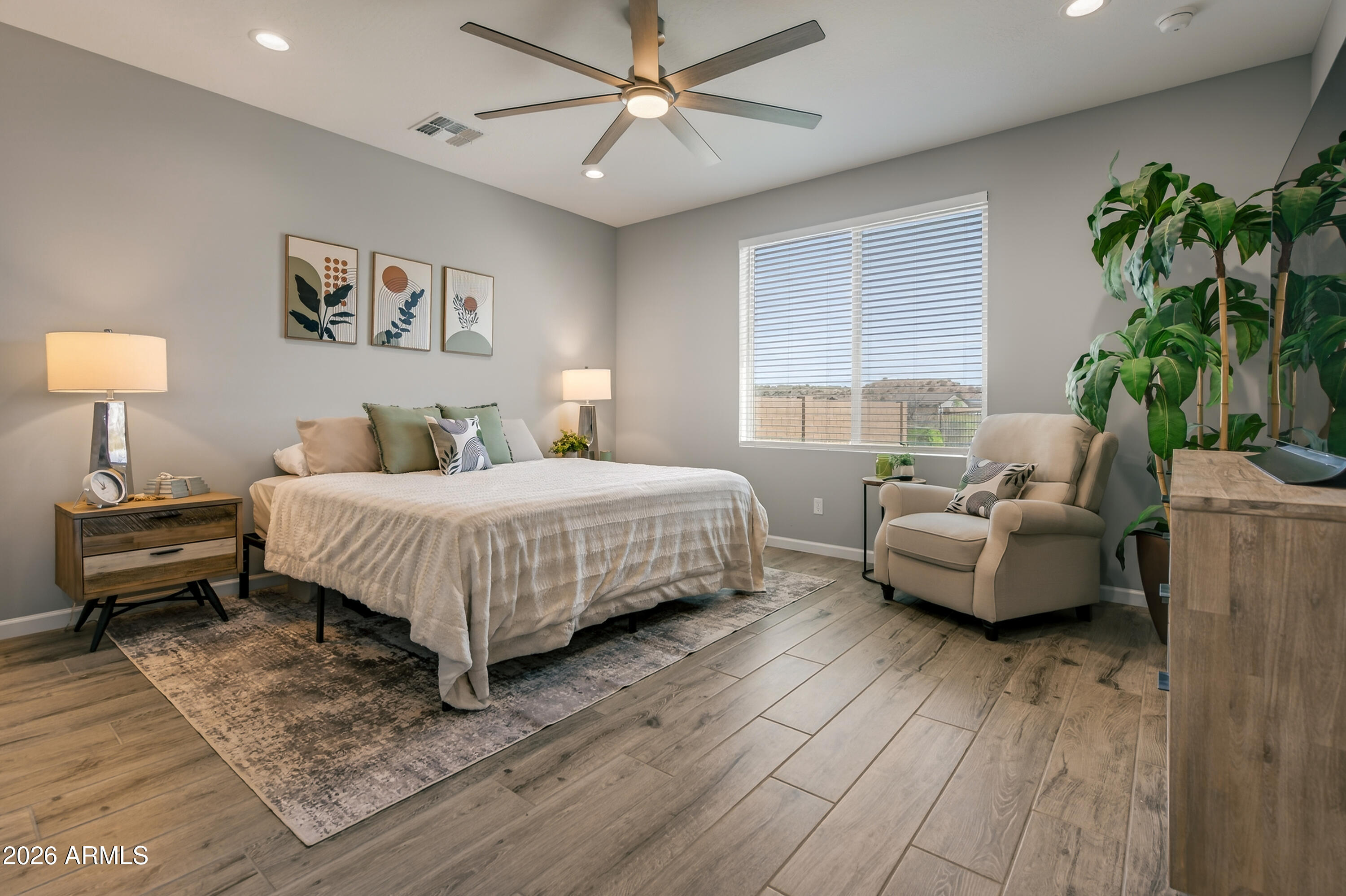 495 Cleopatra Hill Road Clarkdale, AZ 86324 - Photo 4 of 33 a bedroom with a bed couch and a potted plant