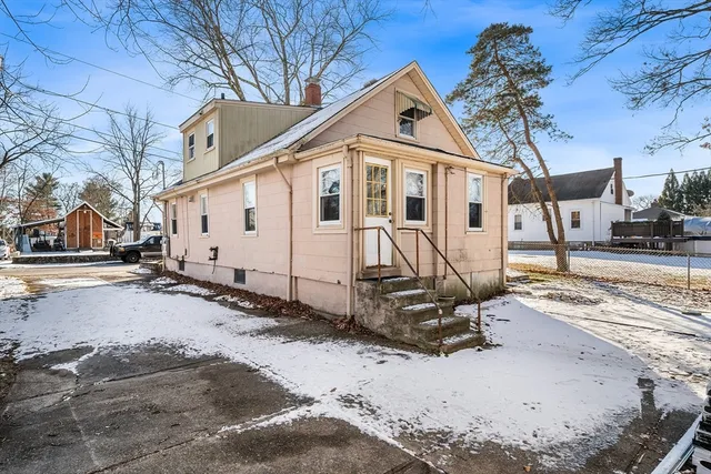 $399,000 | 90 Ellis Street, Seekonk, MA 02771