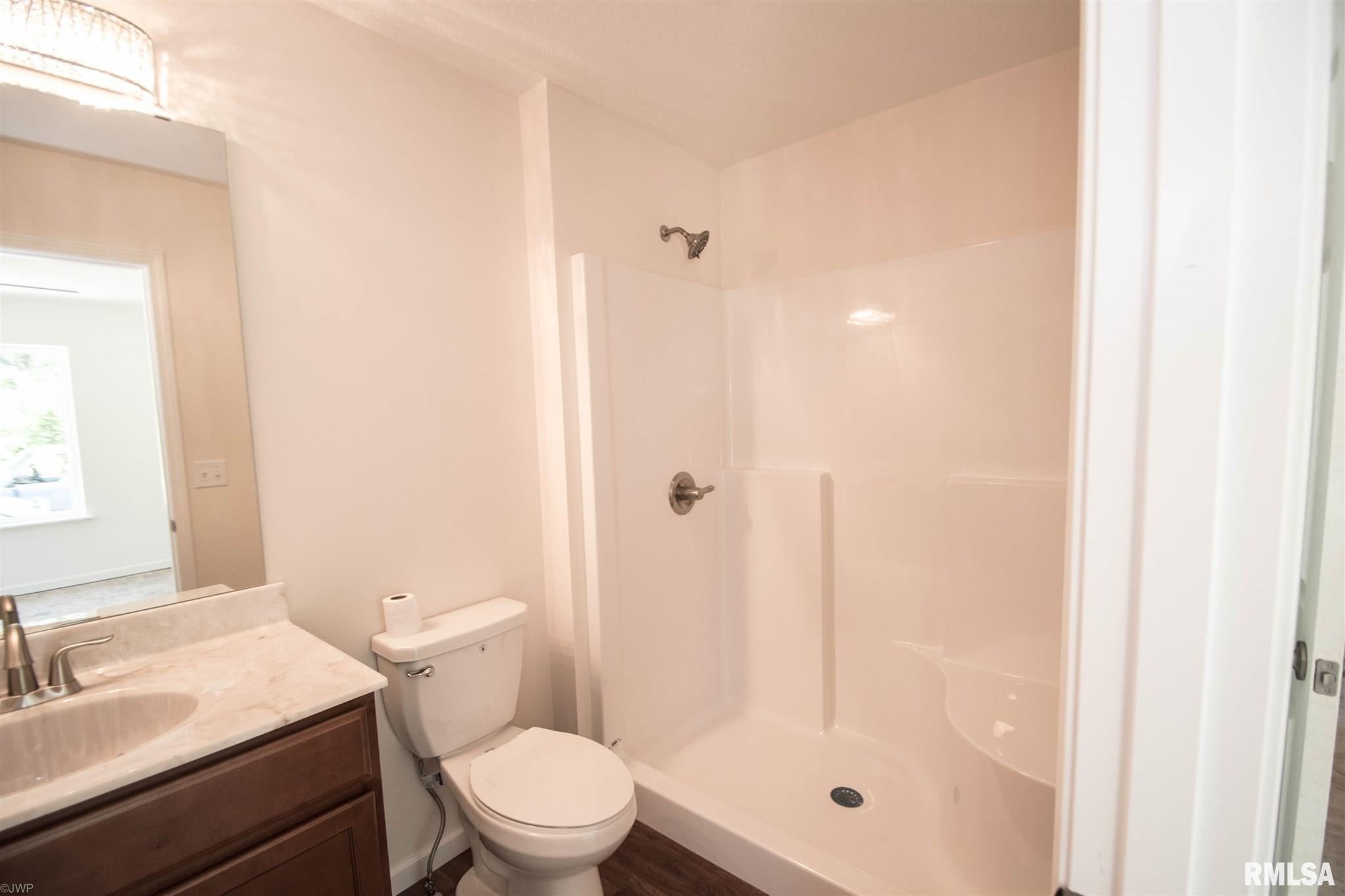 1239 Waverly Road Davenport, IA 52804 - Photo 11 of 27 Gallery Image 11