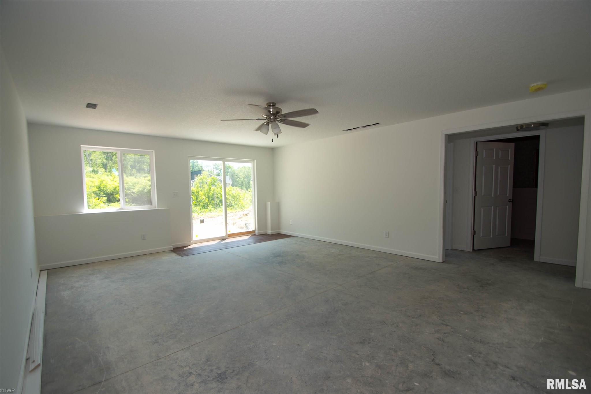 1239 Waverly Road Davenport, IA 52804 - Photo 16 of 27 Gallery Image 16