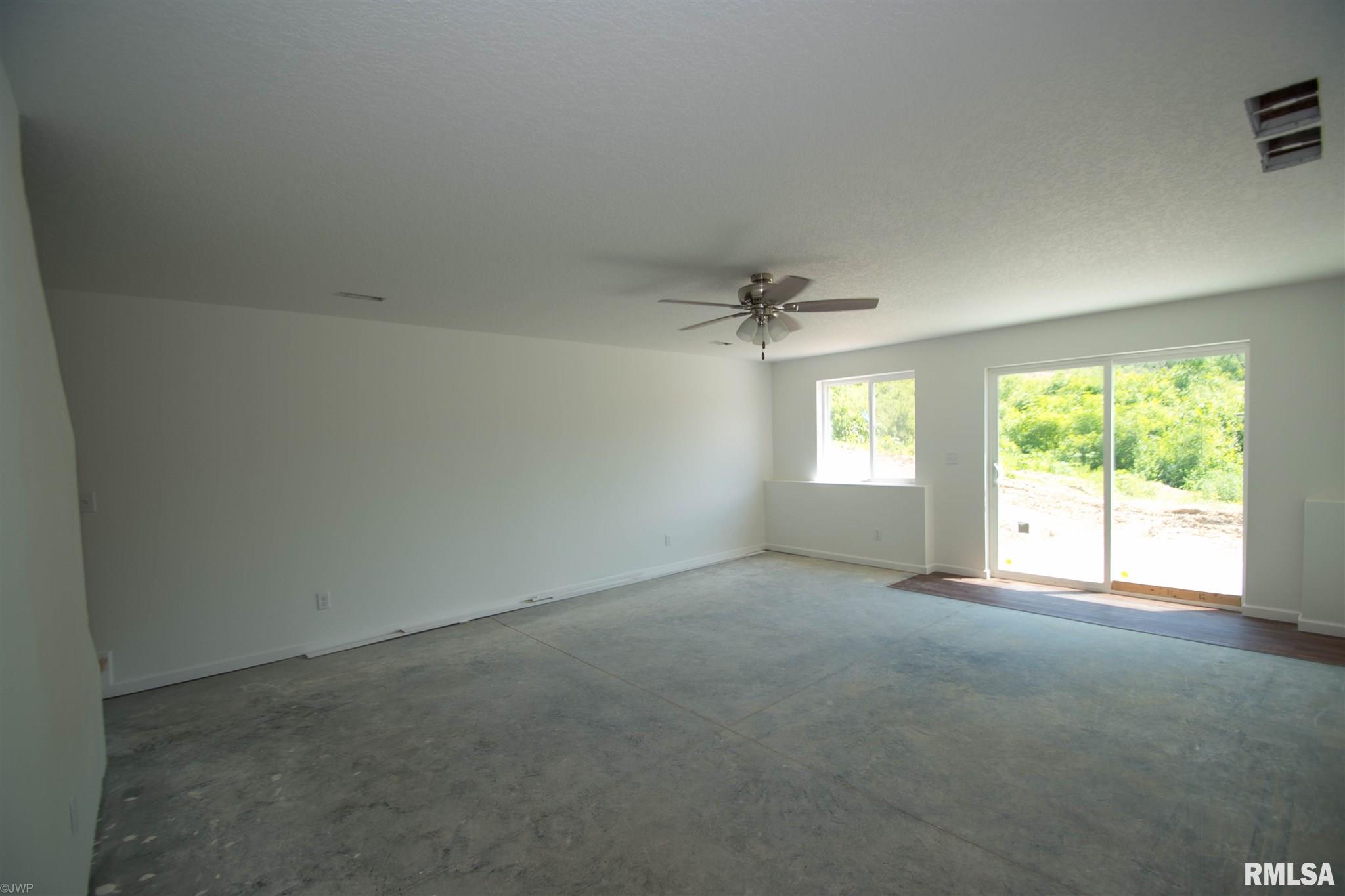 1239 Waverly Road Davenport, IA 52804 - Photo 17 of 27 Gallery Image 17