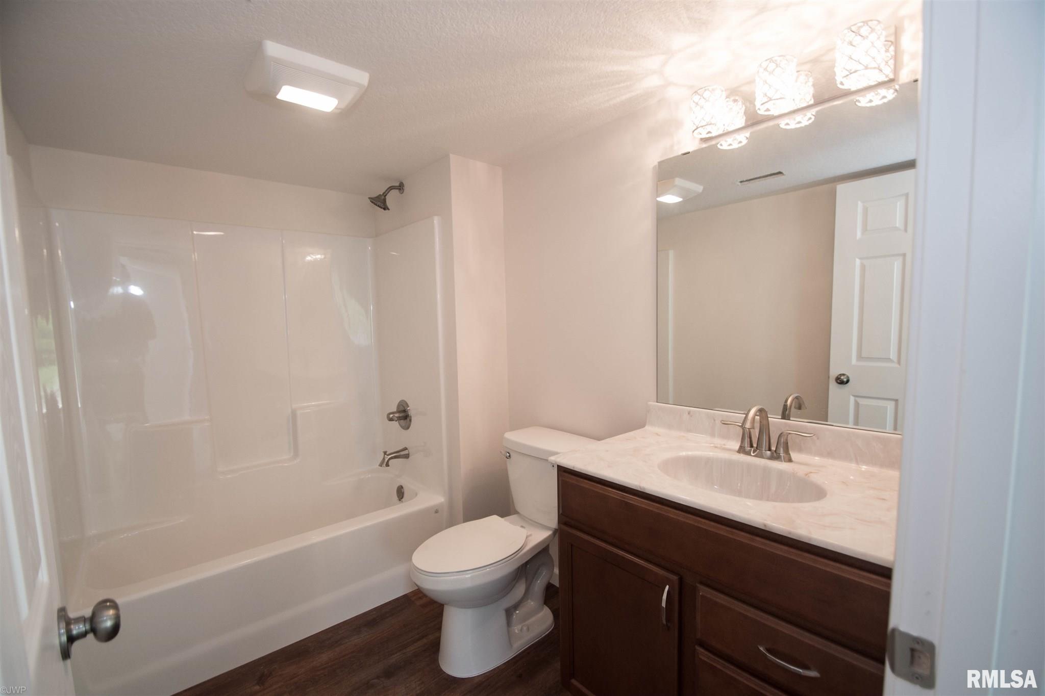 1239 Waverly Road Davenport, IA 52804 - Photo 18 of 27 Gallery Image 18