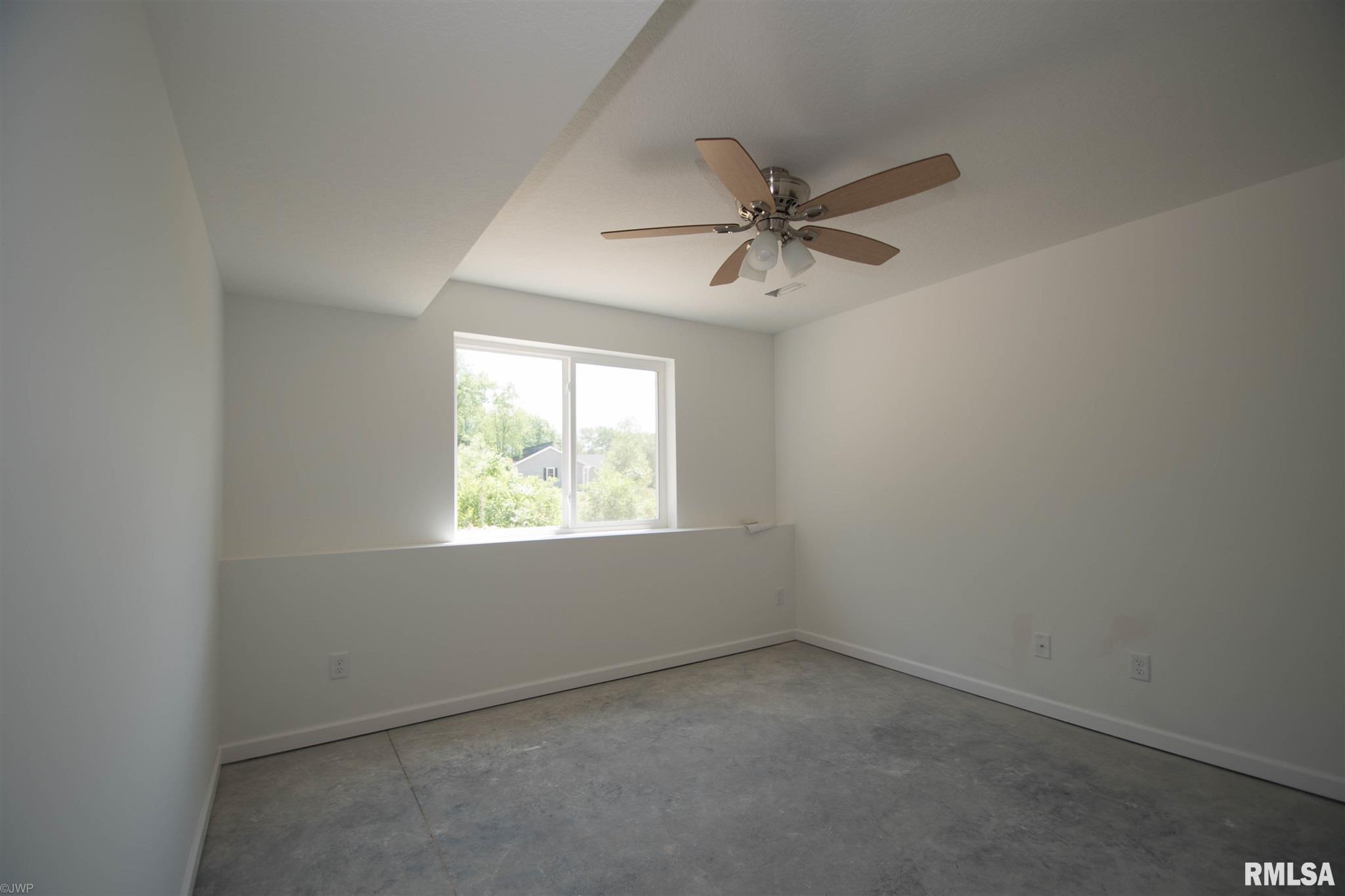 1239 Waverly Road Davenport, IA 52804 - Photo 19 of 27 Gallery Image 19