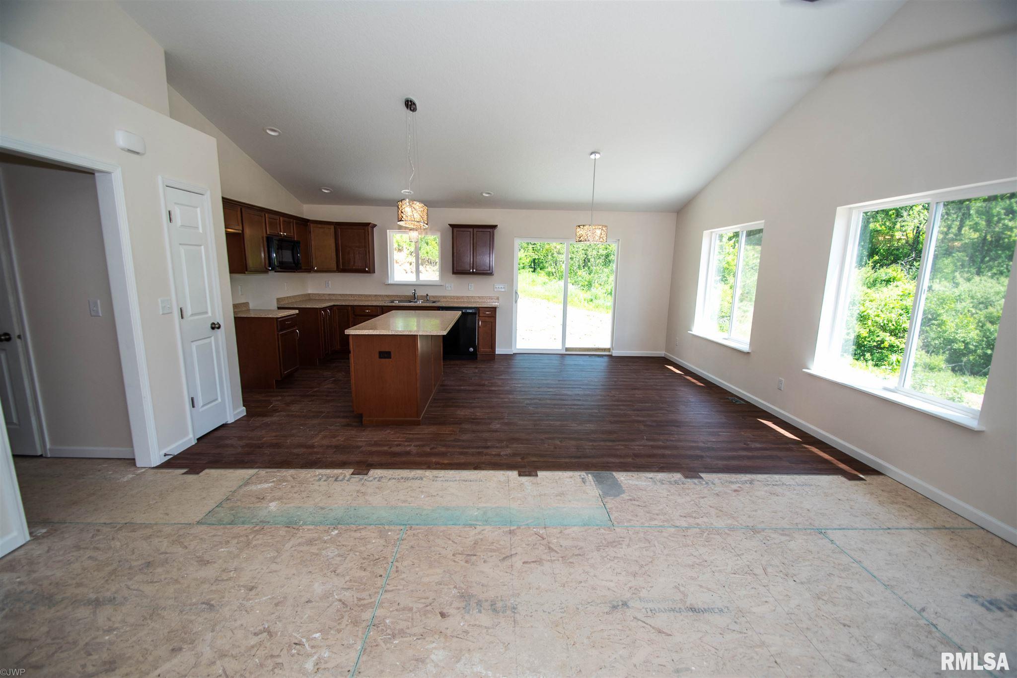 1239 Waverly Road Davenport, IA 52804 - Photo 2 of 27 Gallery Image 2