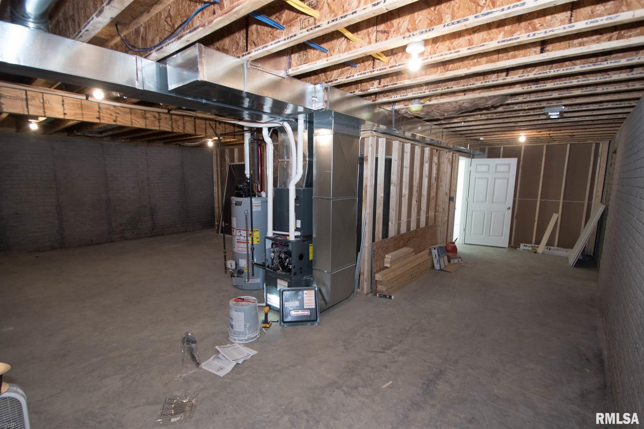 1239 Waverly Road Davenport, IA 52804 - Photo 23 of 27 Gallery Image 23