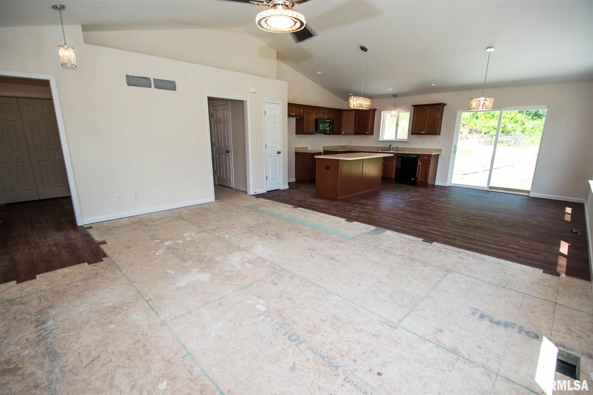 1239 Waverly Road Davenport, IA 52804 - Photo 3 of 27 Gallery Image 3