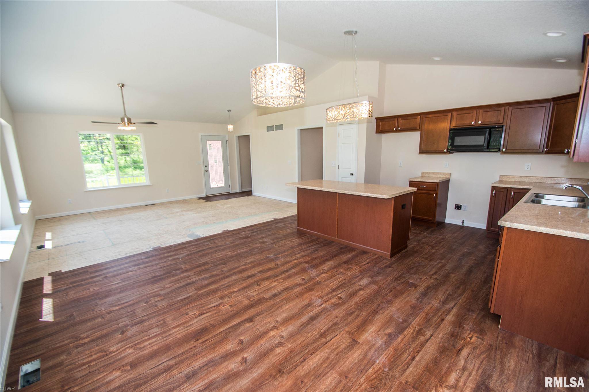 1239 Waverly Road Davenport, IA 52804 - Photo 5 of 27 Gallery Image 5