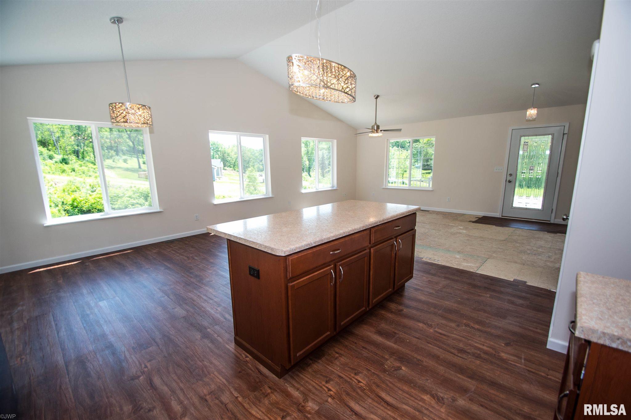 1239 Waverly Road Davenport, IA 52804 - Photo 6 of 27 Gallery Image 6
