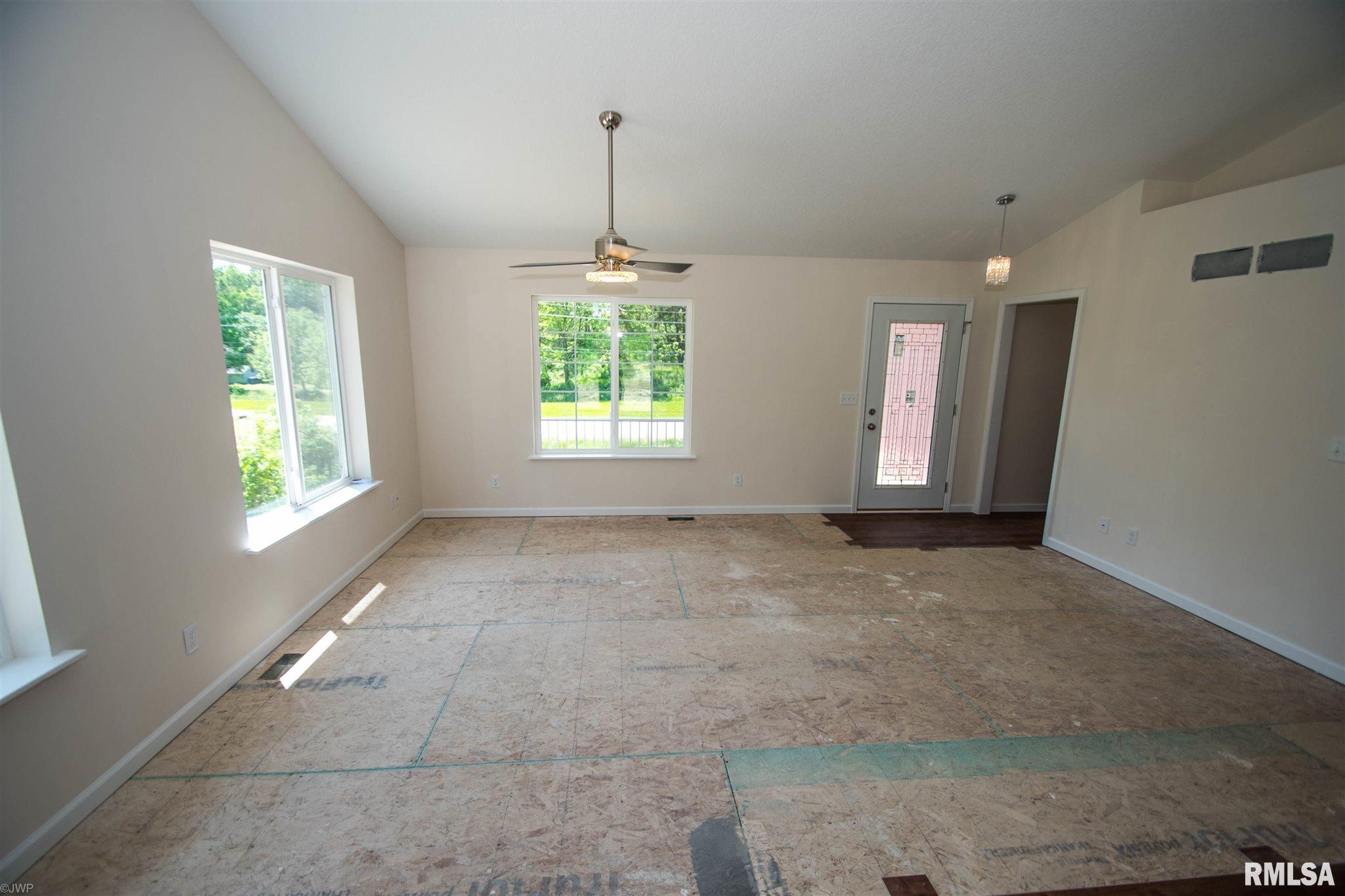 1239 Waverly Road Davenport, IA 52804 - Photo 7 of 27 Gallery Image 7