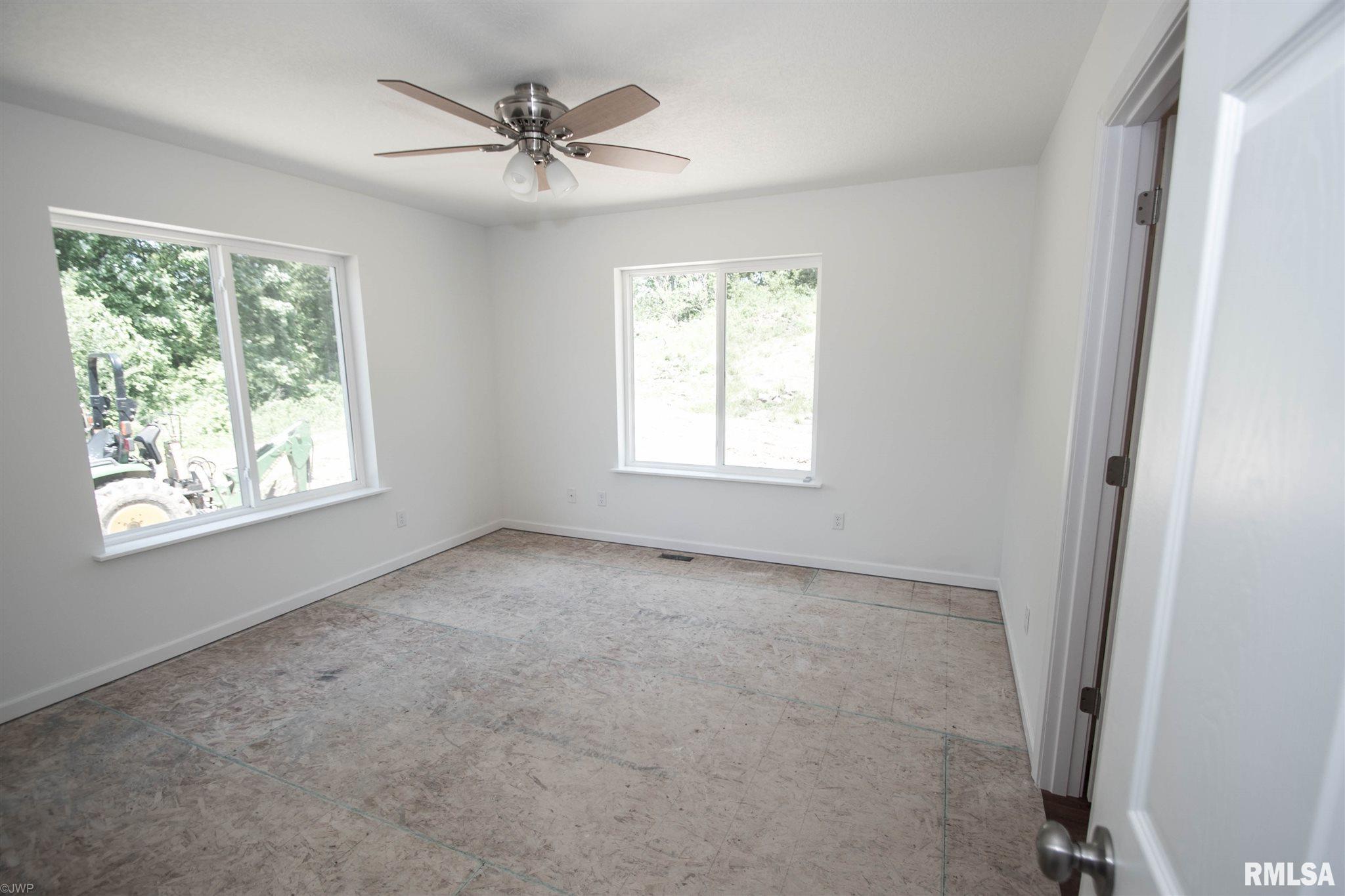 1239 Waverly Road Davenport, IA 52804 - Photo 8 of 27 Gallery Image 8