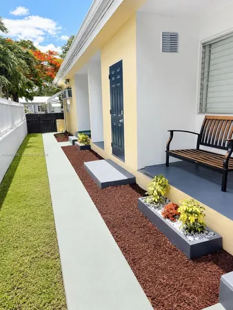 $2,025 | 1723 Wiley Street, Unit F, Hollywood, FL 33020