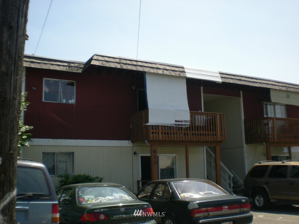610 Moses Lane South Renton, WA 98057 - Photo 1 of 3 a car parked in front of a house