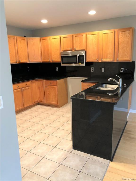 18240 West Eleven Mile Road Lathrup Village, MI 48076 - Photo 5 of 19