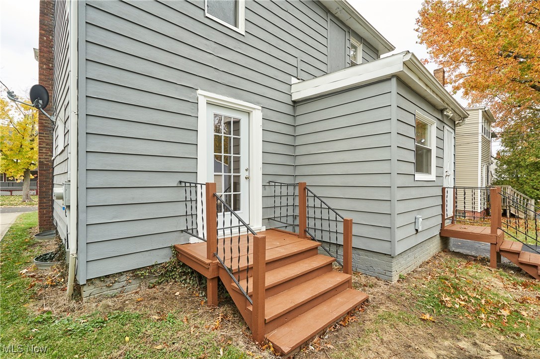 965 Whitby Road Cleveland Heights, OH 44112 - Photo 3 of 19