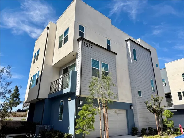 $829,000 | 1677 West Lincoln Avenue, Unit 103, Anaheim, CA 92801
