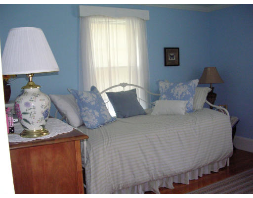 20 Elmwood Road Wellesley, MA 02481 - Photo 12 of 13