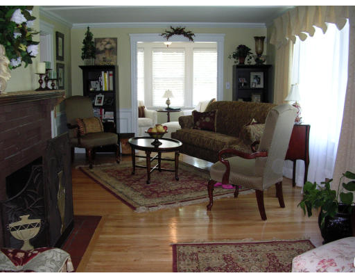 20 Elmwood Road Wellesley, MA 02481 - Photo 3 of 13