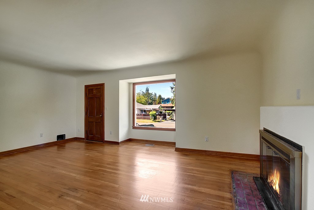 6909 Morgan Road Everett, WA 98203 - Photo 3 of 18