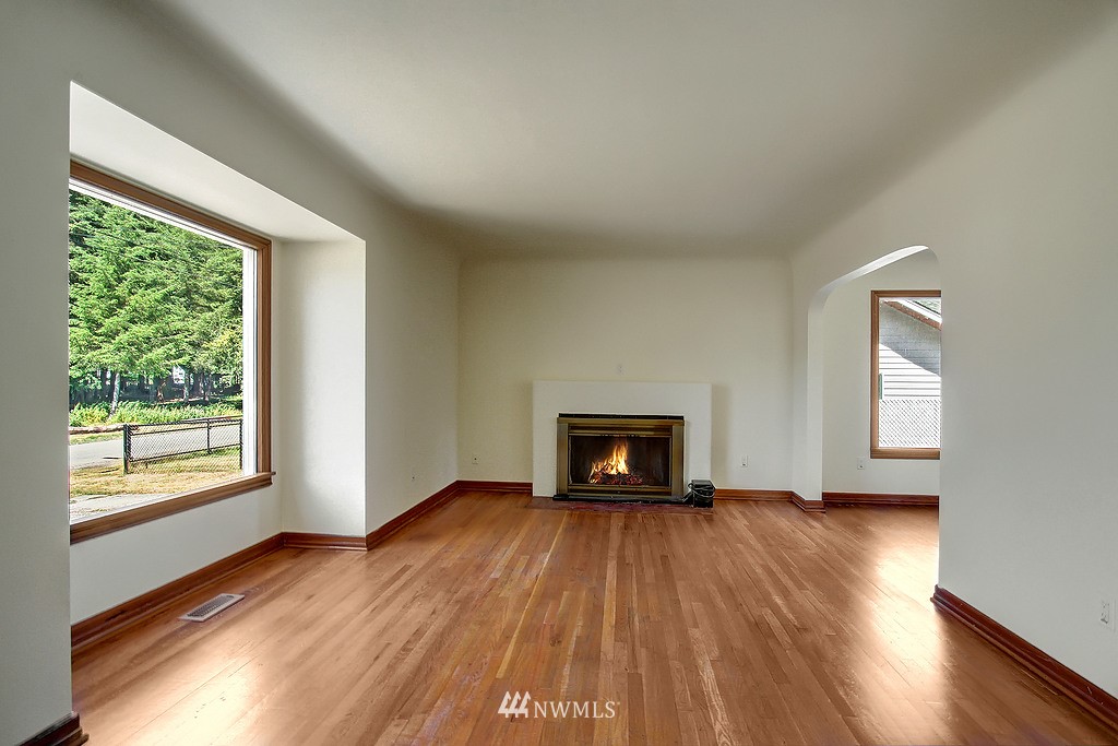 6909 Morgan Road Everett, WA 98203 - Photo 4 of 18