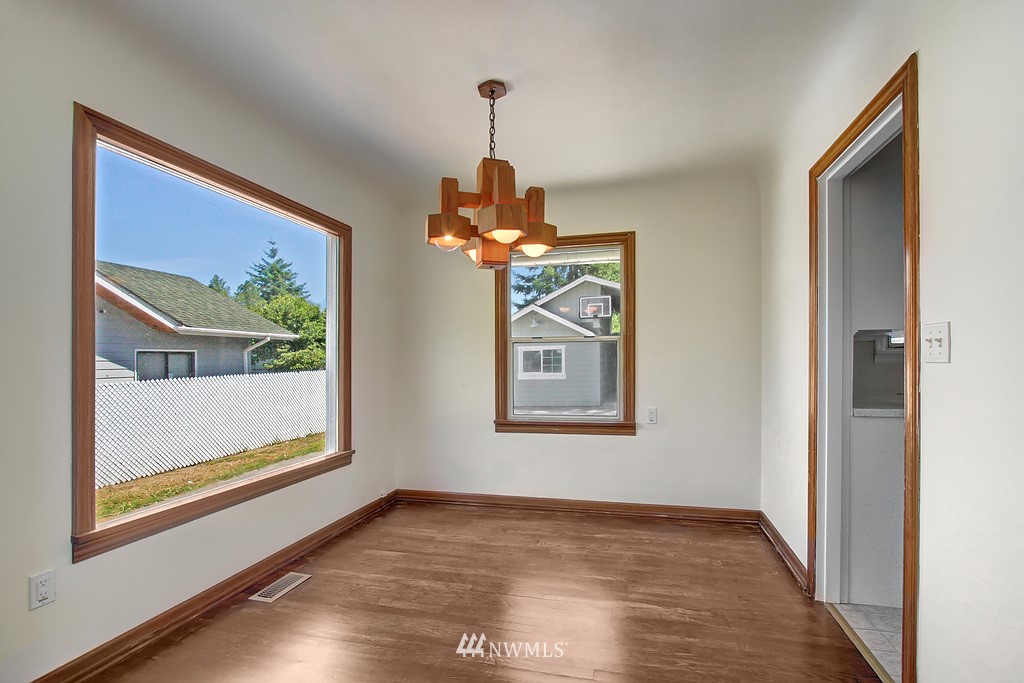 6909 Morgan Road Everett, WA 98203 - Photo 6 of 18