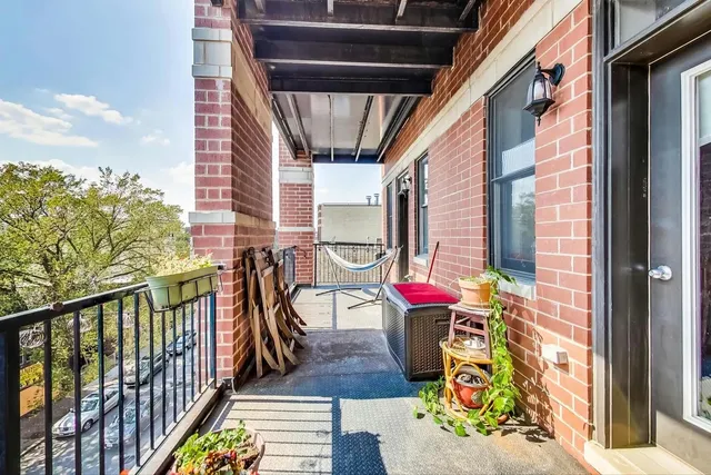 $3,700 | 2222 West Belmont Avenue, Unit 401, Chicago, IL 60618