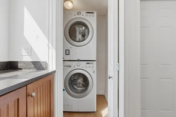 $3,900 | 151 L Street, Unit 1, Boston, MA 02127