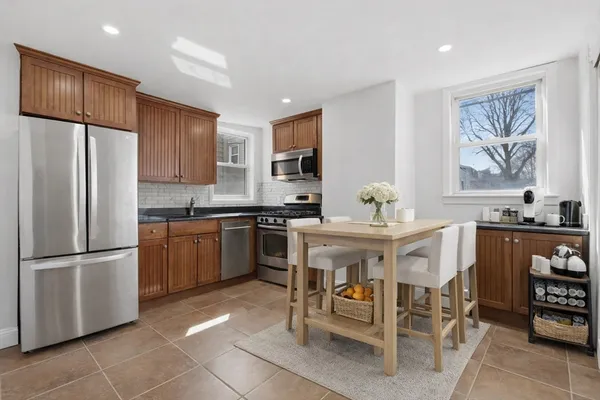 $3,900 | 151 L Street, Unit 1, Boston, MA 02127