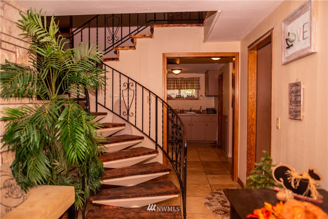 645 Clark Creek Road Longview, WA 98632 - Photo 12 of 34 Gallery Image 12