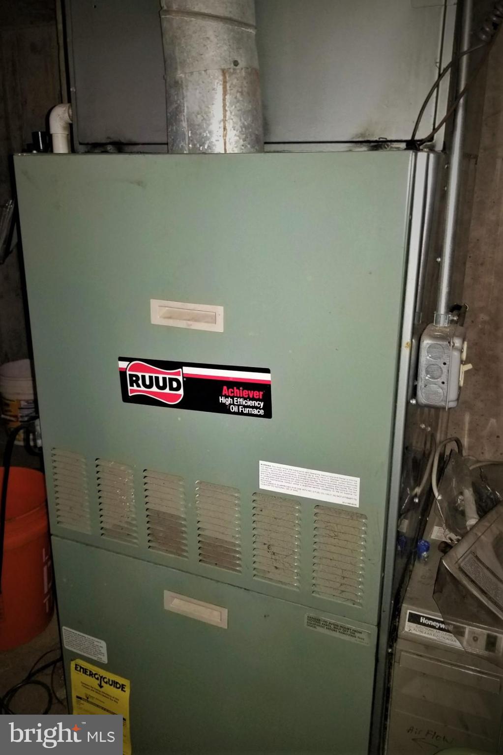251 Howarth Road Media, PA 19063 - Photo 24 of 28 oil fired hot air furnace at bsmt ctr south