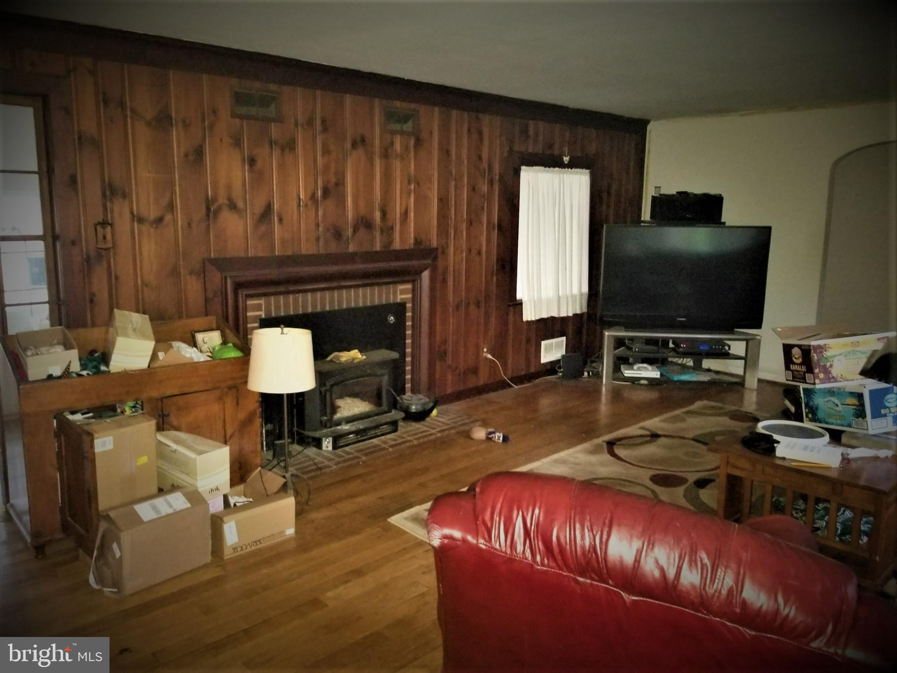 251 Howarth Road Media, PA 19063 - Photo 9 of 28 living room