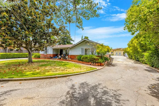 a view of a house with basketball court