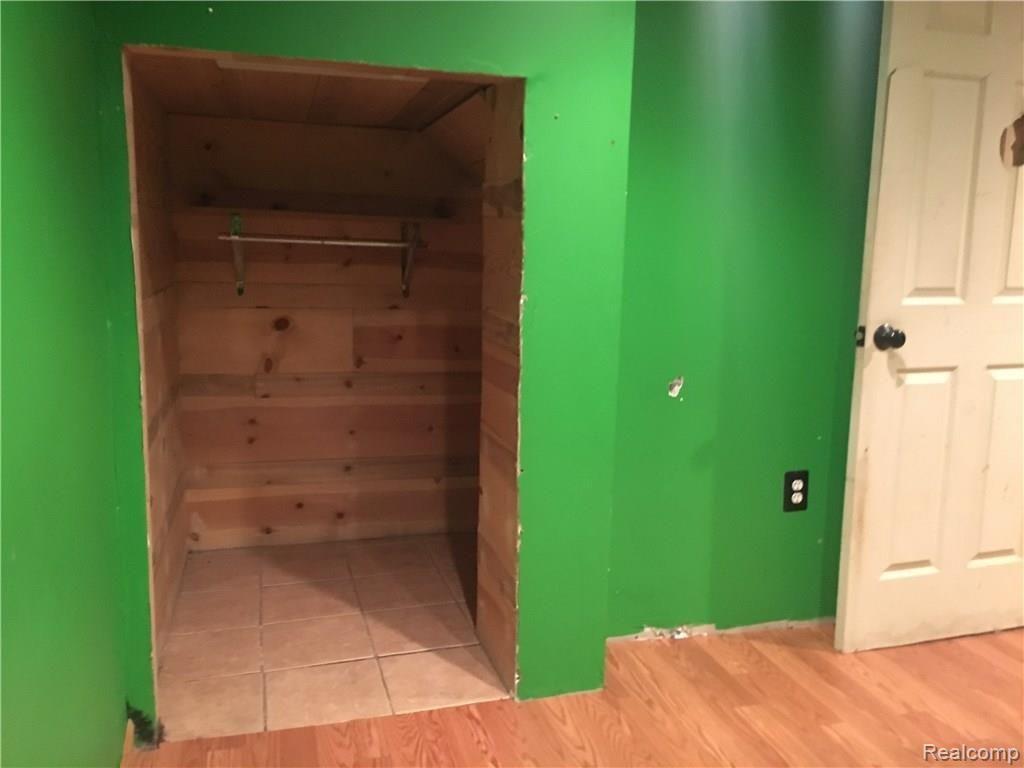 2048 Oxford Road Grosse Pointe Woods, MI 48236 - Photo 21 of 40