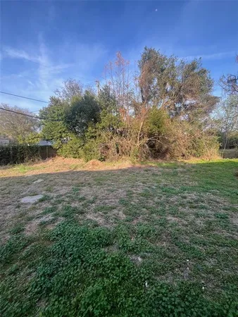 a view of a field with an ocean view