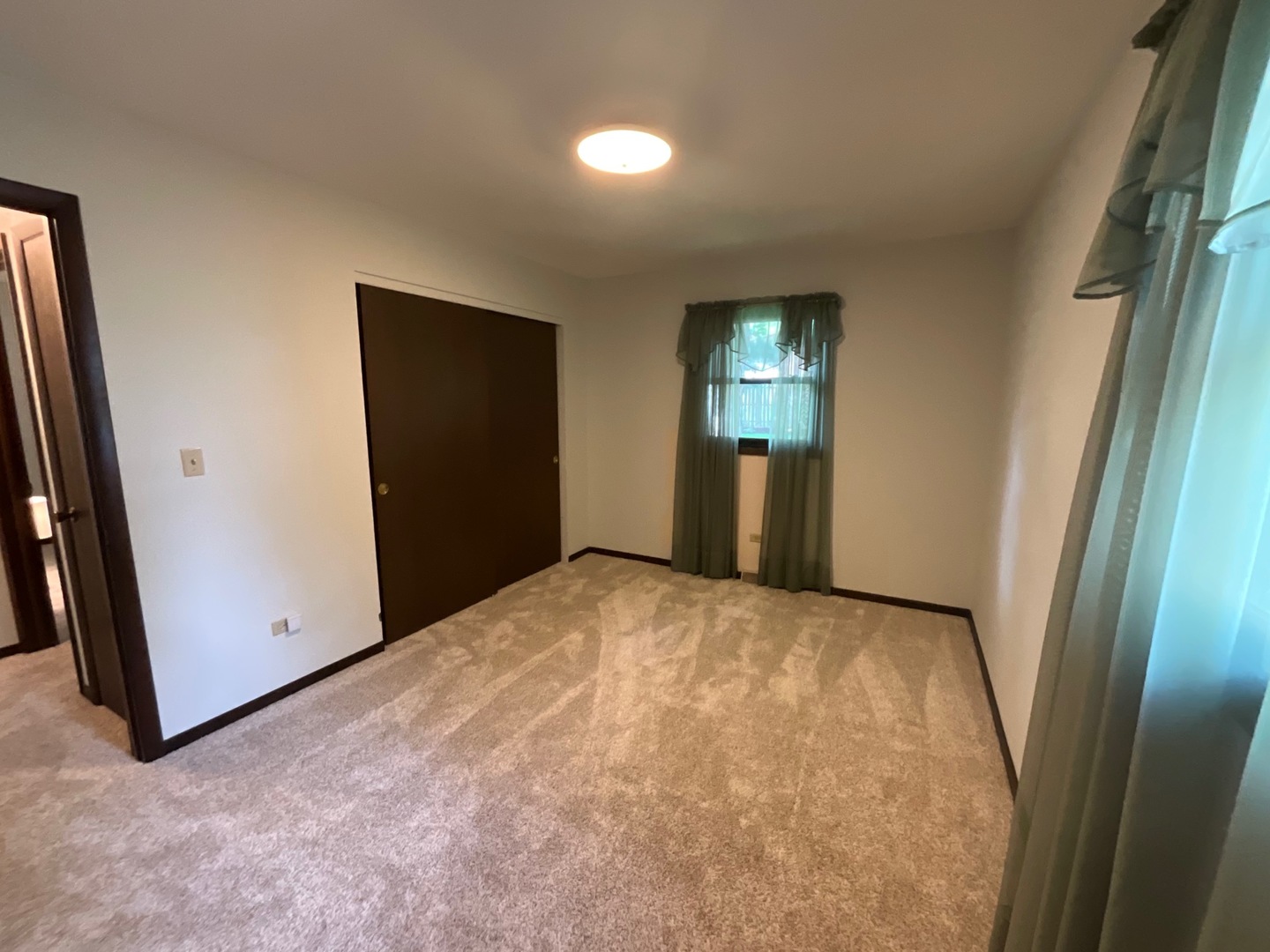 69 Devonshire Circle Elgin, IL 60123 - Photo 10 of 25