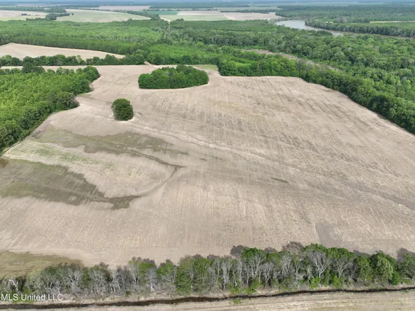 $232,000 | 1 Hampton Lake Road, Glendora, MS 38928