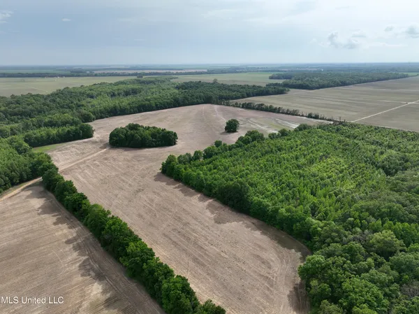 $232,000 | 1 Hampton Lake Road, Glendora, MS 38928